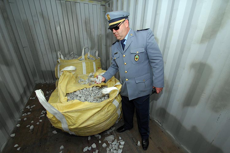 Empty containers and other filled with stones to smuggle 50 million ZDZ of hard currency