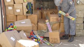 حجز نصف مليون مفرقعة وباخرة من الألعاب النارية