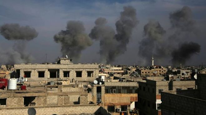مقتل عشرات المدنيين في قصف على معقل للمعارضة قرب دمشق