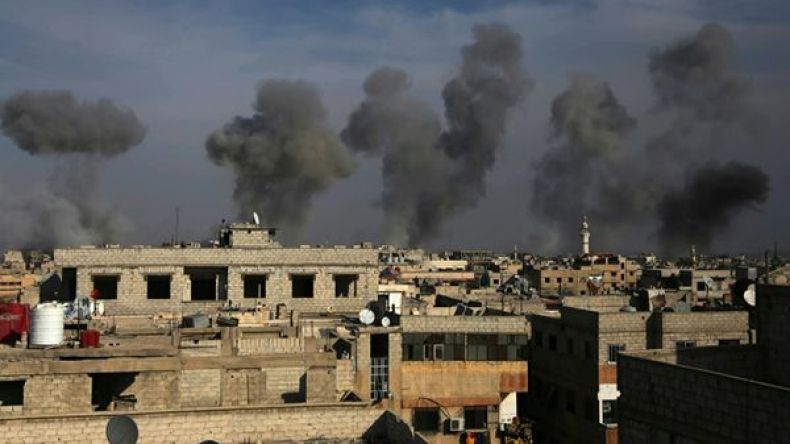 مقتل عشرات المدنيين في قصف على معقل للمعارضة قرب دمشق