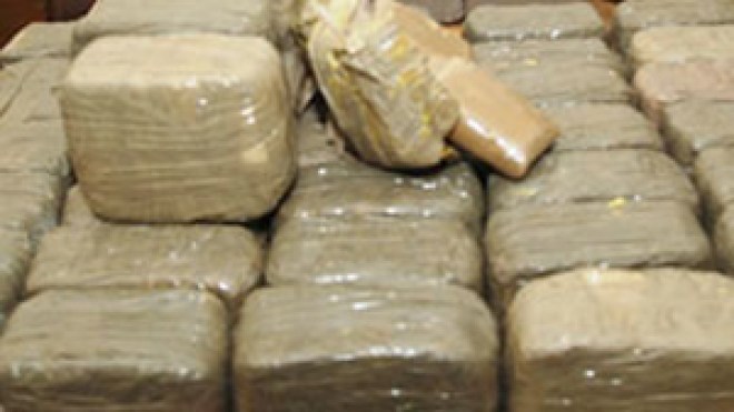 رجلان يرتديان النقاب لترويج الكيف بخنشلة