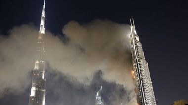 حريق فندق العنوان في دبي