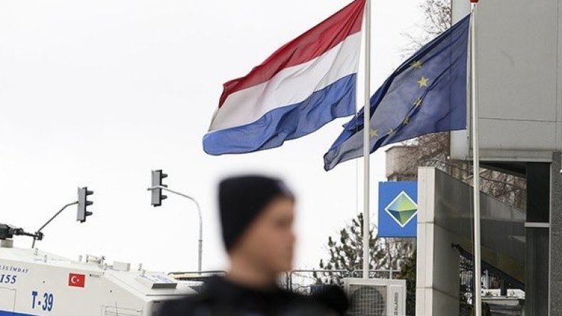 هولندا تسحب سفيرها من تركيا