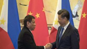 رئيس الفلبين يعلن من الصين “انفصاله” عن أمريكا