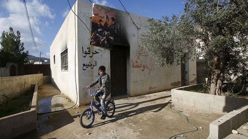 متطرفون يهود يحتفون بحرق الرضيع الفلسطيني علي دوابشة