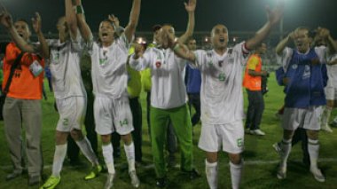 “The Fennecs are close to the 2010 World cup and the Pharaohs of Egypt wish a miracle to qualify”