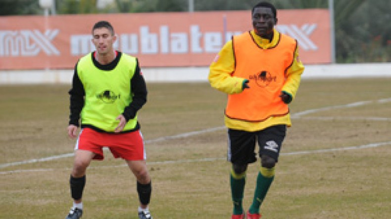 سماسرة ومغتربون بطالون وأفارقة يتوافدون تباعا