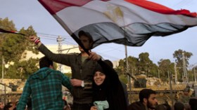 ترحيب دولي بسقوط مبارك والأفراح تعم العواصم العربية