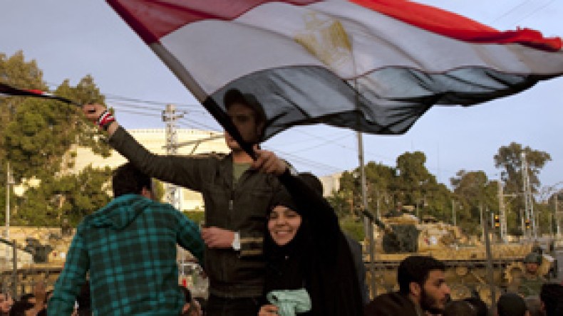 ترحيب دولي بسقوط مبارك والأفراح تعم العواصم العربية