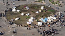 معتصمو التحرير يعاودون إغلاق الميدان أمام حركة المرور