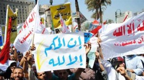 الإسلاميون يستعرضون عضلاتهم في جمعة “تطبيق الشريعة الإسلامية” بمصر