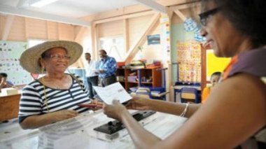 France: premier tour des législatives, la gauche favorite