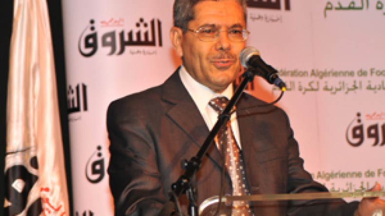 جيار يكرم متوجي النخبة واحتجاجات واسعةعلى قيمة المبلغ