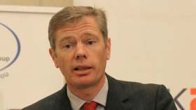 إيران تُفرج عن السفير البريطاني بعد احتجازه ساعات