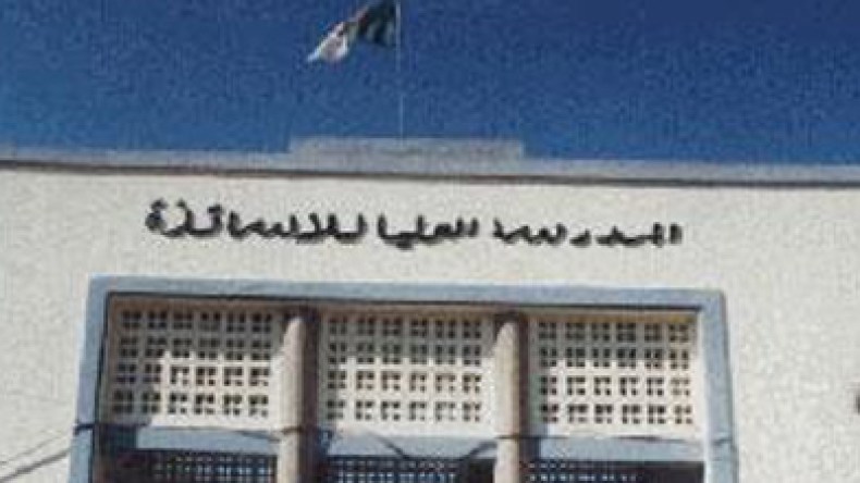 طالب ميت ينجح.. أستاذة تعيد السنة وطعون تمزق أمام الطلبة