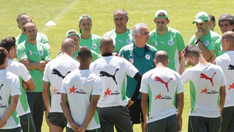 “الخضر” يجرون أول حصة تدريبية وخاليلوزيتش يواجه الصحافة