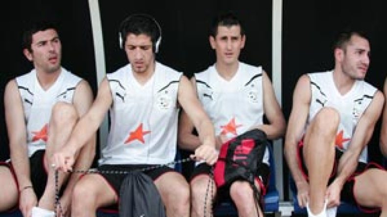 إخضاع‭ ‬لاعبي‭ ‬‮”‬الخضر‮”‬‭ ‬لفحص‭ ‬كشف‭ ‬المنشطات‭ ‬بسويسرا