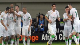 الاتحاد الافريقي لكرة القدم يرشح الجزائر للقب أفضل منتخب إفريقي 2009 وزياية لأفضل لاعب ينشط في القارة