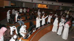 تعليق عمل البرلمان الكويتي لمدة شهر