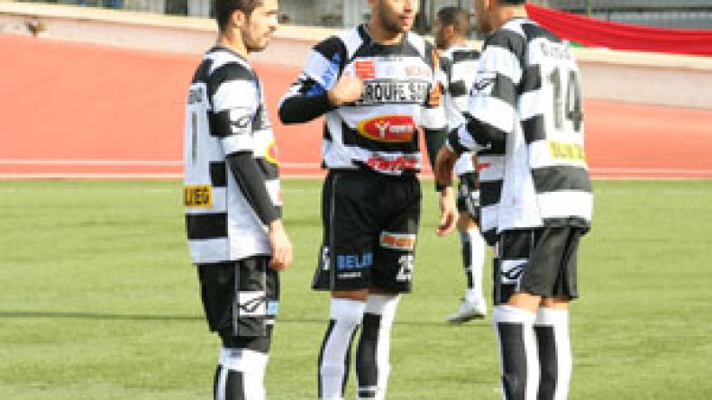 بلعياط يعد بكأس “الكاف” ويطلب المساندة