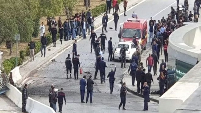 انتحاري يفجر نفسه أمام السفارة الأمريكية في تونس