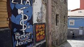 منظمة إيتا الباسكية تسلم الشرطة الفرنسية لائحة بمخازن أسلحة