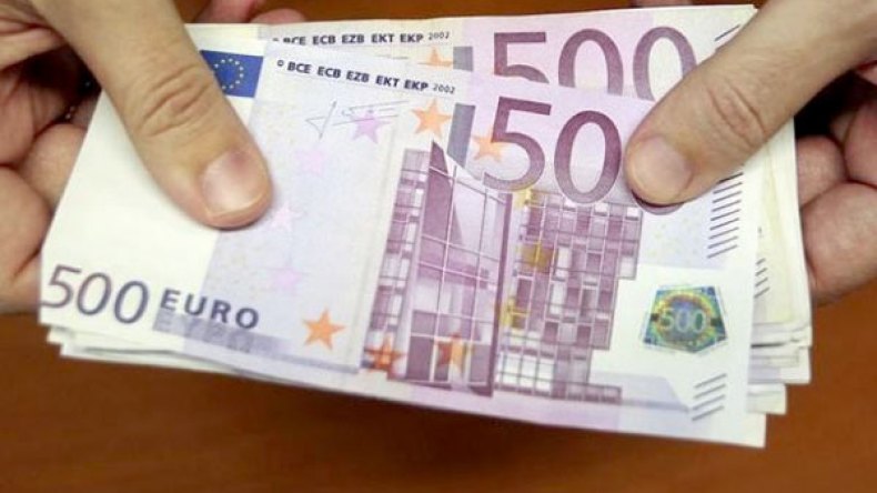 العثور على 100 ألف أورو ملقاة على الأرض بمطار قسنطينة