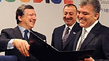 EU signs deal on new gas pipeline