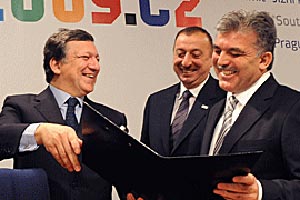 EU signs deal on new gas pipeline