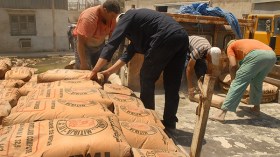 الوسطاء يرفعون سعر كيس الإسمنت إلى 900 دينار!