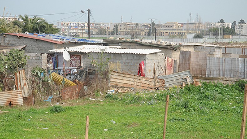 قاطنو البيوت القصديرية بحي وادي جاكان يستعجلون الترحيل