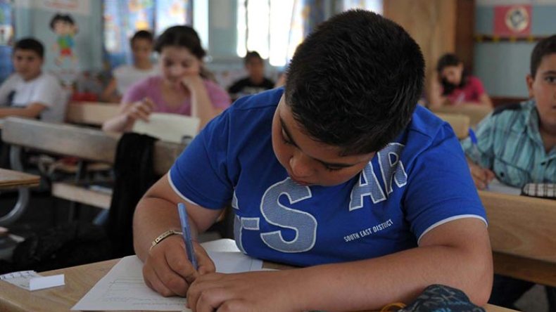 البحوث العلمية تؤكد أن الطفل يملك قدرة تعلم اللّغة العربية