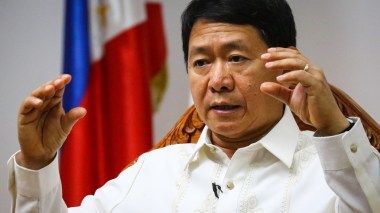 Le ministre philippin de l’Intérieur testé “positif” pour la seconde fois
