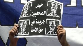 مصر: نقابة الصحفيين تطالب بإقالة وزير الداخلية إثر اقتحام مقرها