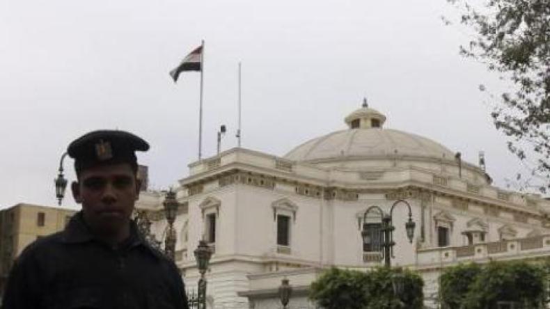 القضاء الإداري المصري يوقف إجراء الانتخابات التشريعية