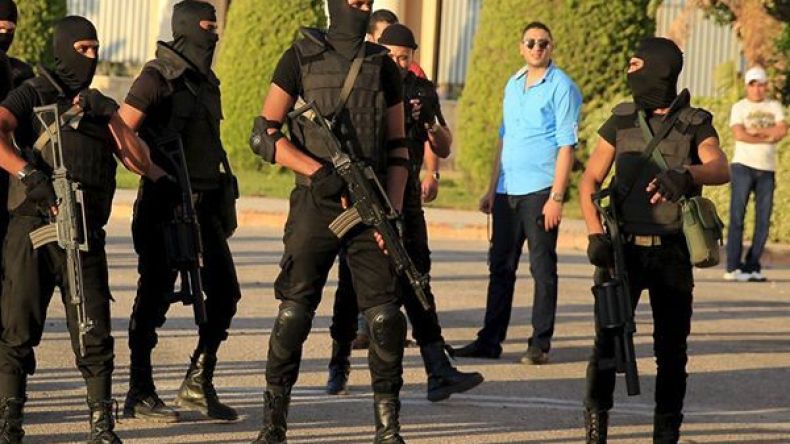 محكمة مصرية تحيل أوراق سبعة إلى المفتي في قضية قتل ضابط