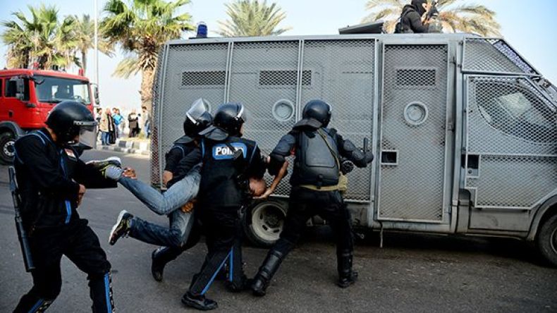أجهزة الأمن المصرية تستبق ذكرى 25 يناير بحملة اعتقالات