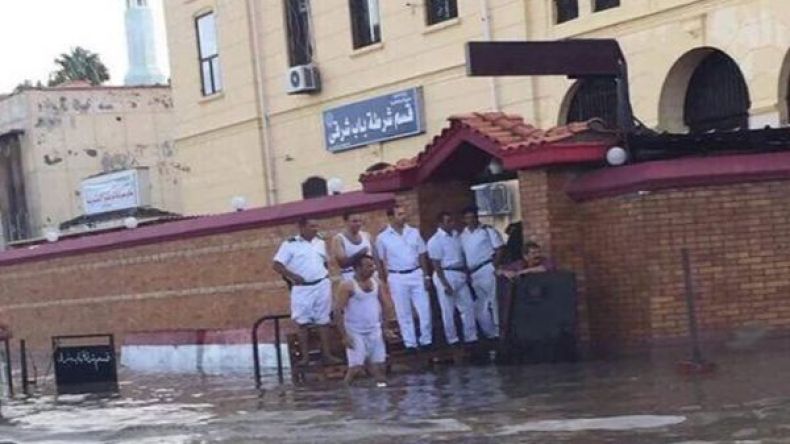 مصرع سبعة أشخاص جراء الطقس السيئ شمالي مصر