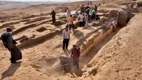 اكتشاف تابوت مغنية الكوراس المقدس في مصر