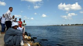 انتشال 11 جثة من غرقى قارب المهاجرين شمالي مصر