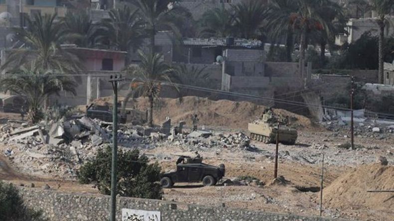 مقتل شرطيين مصريين في تفجير مركبة مدرعة شمال سيناء