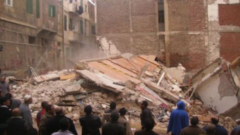12 قتيلاً في انهيار مبنى في القاهرة