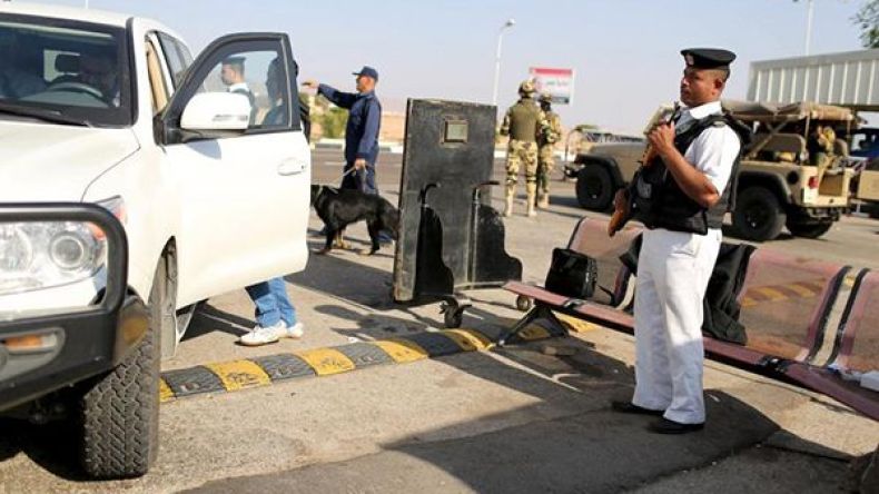 مقتل أربعة من الشرطة في إطلاق نار قرب القاهرة