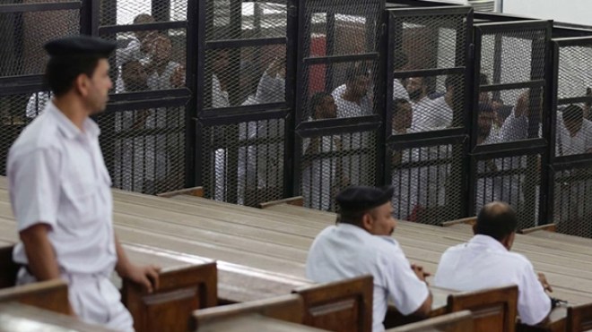 مصر: حكم بإعدام عشرة متهمين بتأسيس “خلية إرهابية”