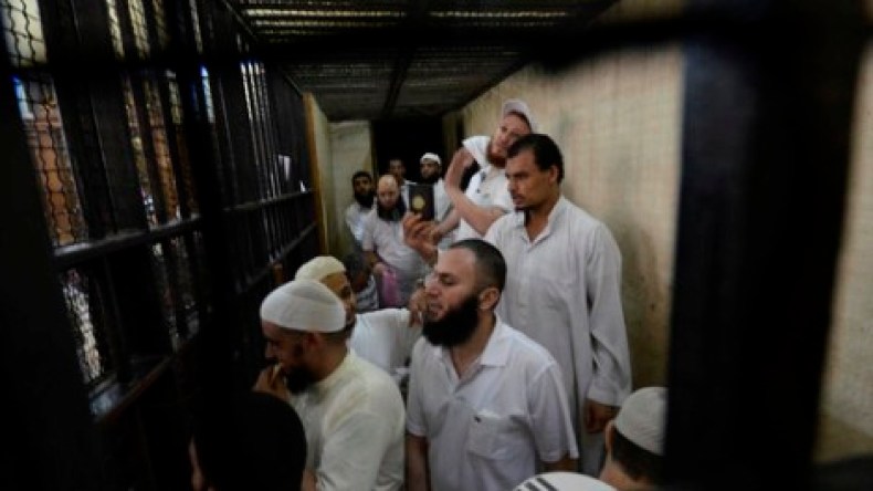 الحكم بإعدام سبعة أشخاص بتهم قتل جنود في مصر