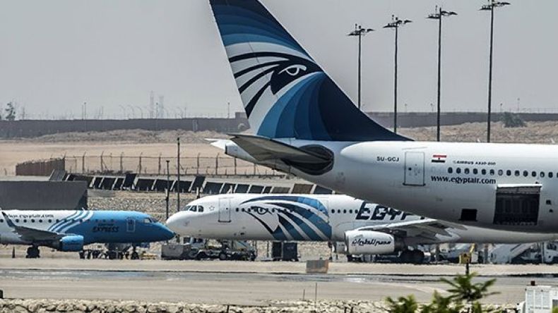 تحديد عدة مواقع رئيسية لحطام الطائرة المصرية