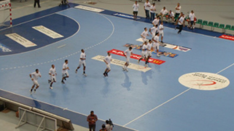 الأمن المصري يسمح للقنوات المصرية بالبث ويمنع الفضائيات الخاصة