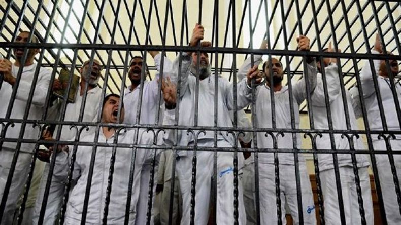 معتقلون يعيدون “أدب السجون” إلى الحياة في مصر