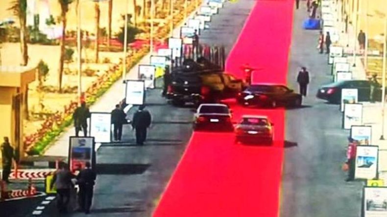 “سجادة السيسي الحمراء” في مرمى نيران الإعلام العالمي