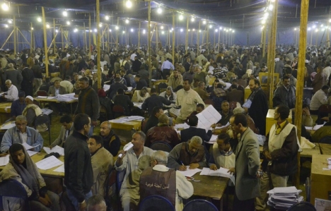 Législatives en Égypte : les Frères musulmans et les libéraux en tête (presse)